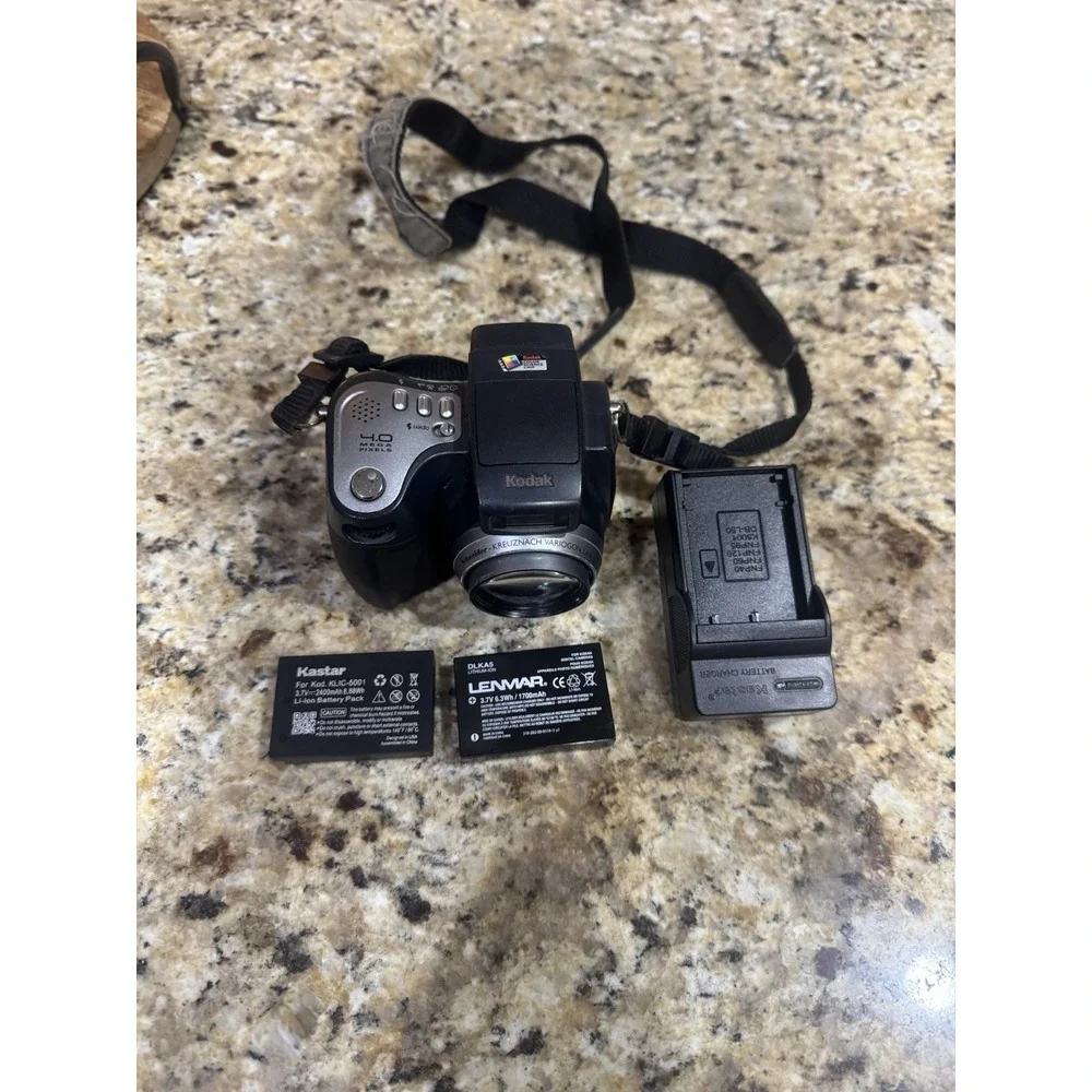 Kodak EasyShare DX6490 4MP 10x Zoom Tested Working 2 Batteries Charger